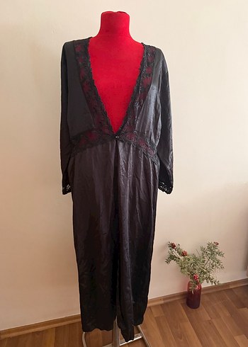 l Beden Uzun Siyah Gotik Kadın Sabahlık