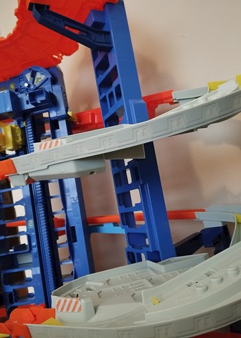 Renkli Hot Wheels Ultimate Garage Oyun Seti