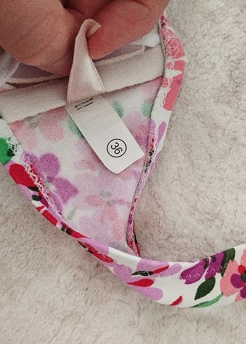 36 Beden çeşitli Renk Çiçek Desenli, İnce Askılı Renkli Bikini Üstü