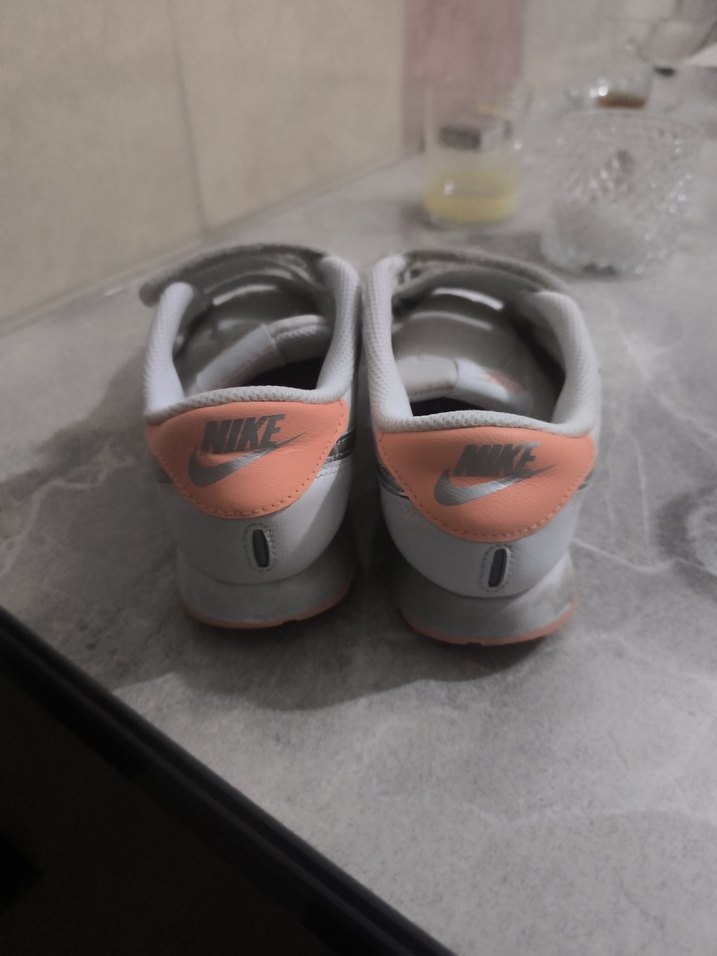 Nike Kız Çocuk Cırt Cırtlı Beyaz Spor Ayakkabı - Görsel 2