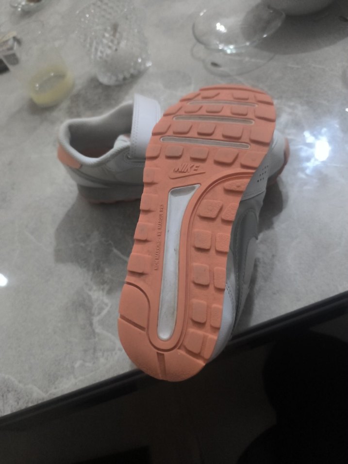 Nike Kız Çocuk Cırt Cırtlı Beyaz Spor Ayakkabı - Görsel 4