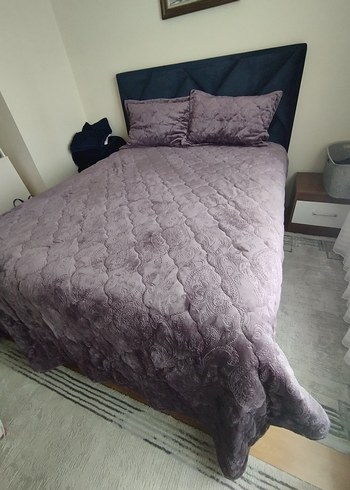 Koyu Mor kadife Desenli Yatak Örtüsü - Görsel 5