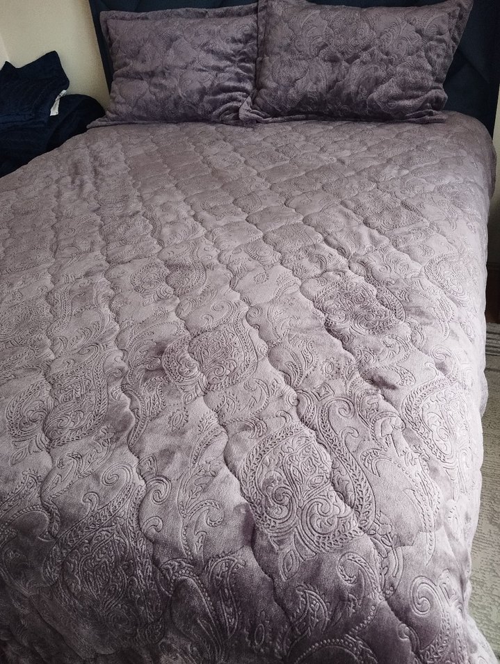 Koyu Mor kadife Desenli Yatak Örtüsü - Görsel 4