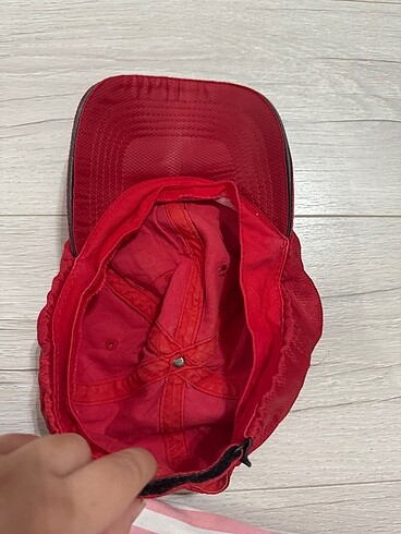 Kırmızı şapka - Görsel 2