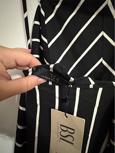 Siyah beyaz çizgili midi boy elbise - Görsel 5