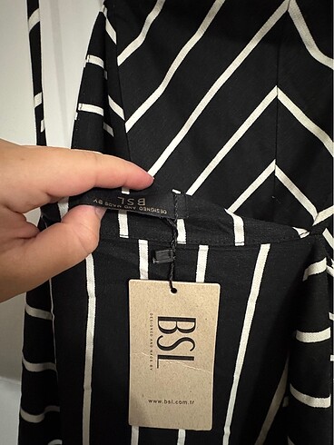 Siyah beyaz çizgili midi boy elbise - Görsel 6