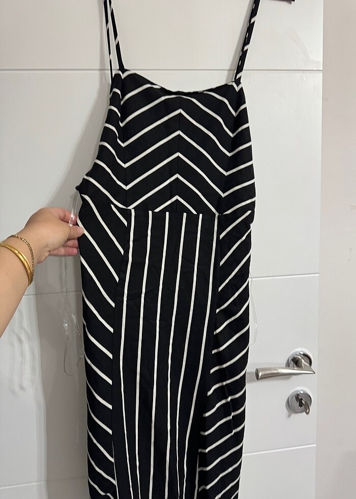 Siyah beyaz çizgili midi boy elbise - Görsel 2
