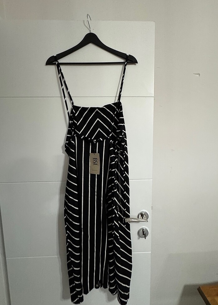 Siyah beyaz çizgili midi boy elbise - Görsel 3