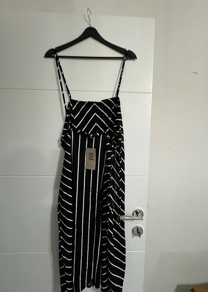 Siyah beyaz çizgili midi boy elbise - Görsel 4