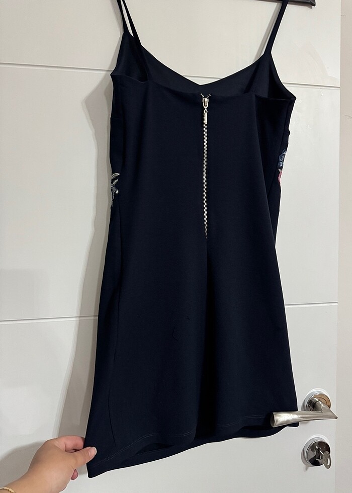 Mini işlemeli elbise - Görsel 4