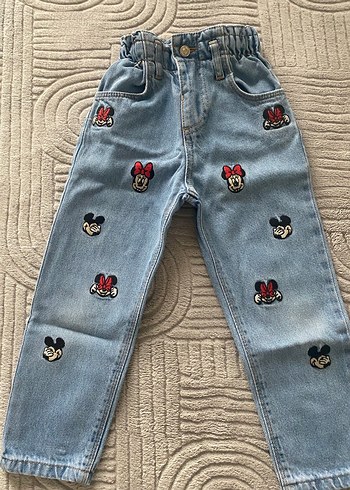 Nakış İşlemeli Rahat Kesim Kız Kot Pantolon