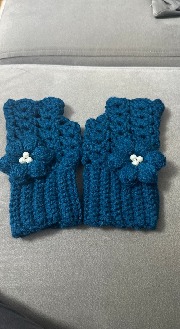 Mavi Örgü Kadın Eldiveni Çiçek Detaylı - Görsel 2