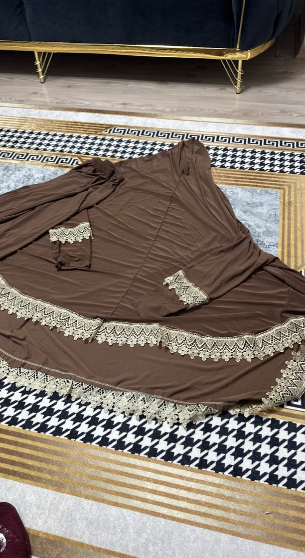 Drapeli Kahverengi Uzun güpürlü namaz elbisesi
İki parça - Görsel 3