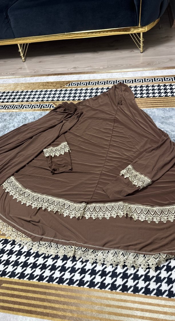 Drapeli Kahverengi Uzun güpürlü namaz elbisesi
İki parça - Görsel 2