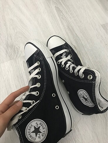 Siyah Converse