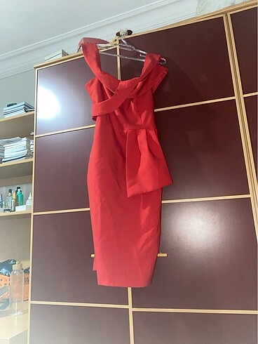 Trendyol & Milla Kırmızı asimetrik kesim elbise