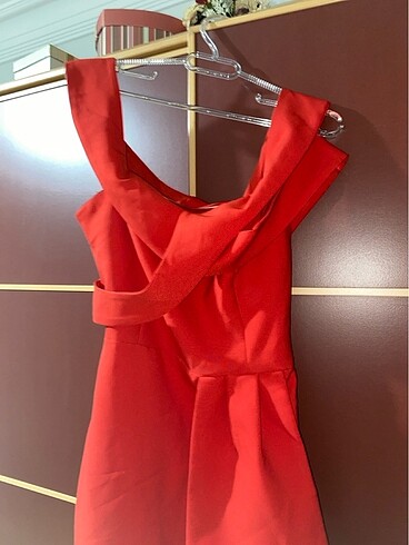 38 Beden Kırmızı asimetrik kesim elbise