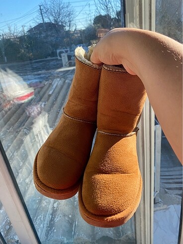 Bambi Ugg bot