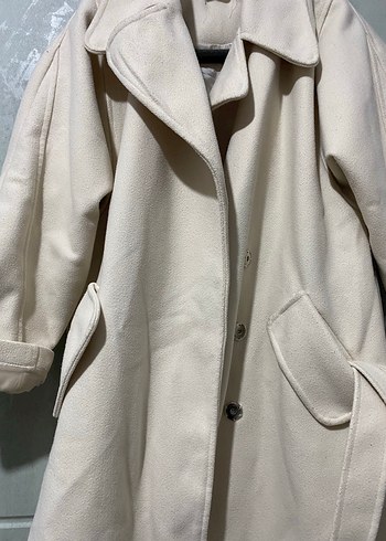 Düğmeli Beyaz Kadın Uzun Kaban - Görsel 2