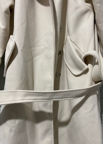Düğmeli Beyaz Kadın Uzun Kaban - Görsel 4
