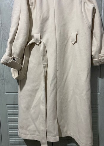 Düğmeli Beyaz Kadın Uzun Kaban - Görsel 3