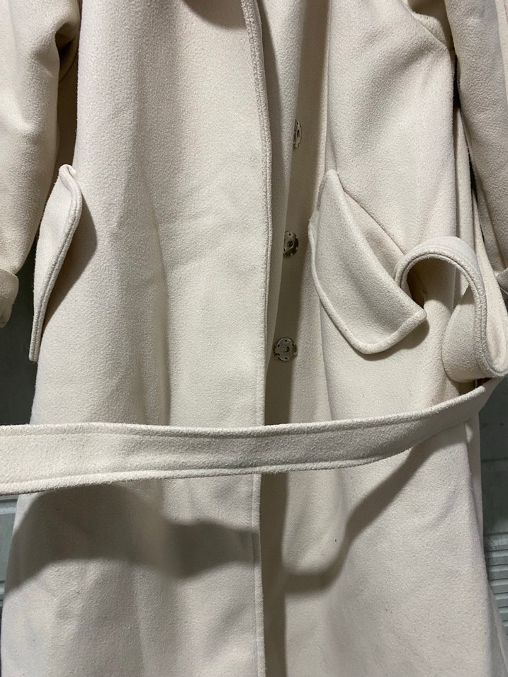 Düğmeli Beyaz Kadın Uzun Kaban - Görsel 4