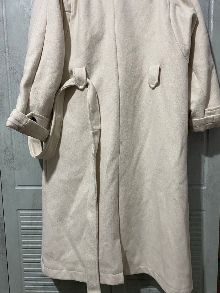 Düğmeli Beyaz Kadın Uzun Kaban - Görsel 3