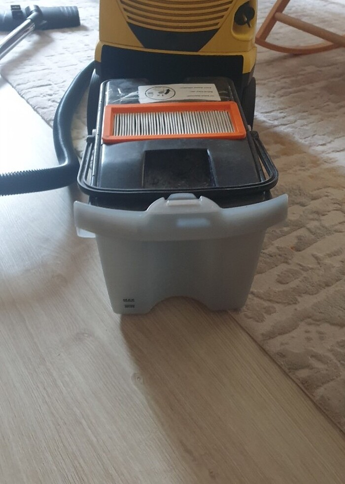 Karcher su hazneli elektrik süpürgesi  - Görsel 5