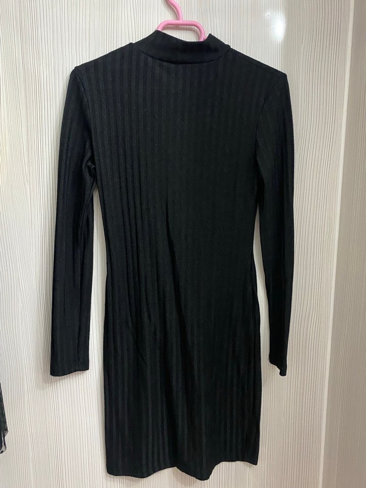 Siyah Yüksek Yakalı kısa ön dekolteli Triko Elbise - Görsel 2