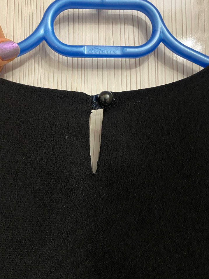 Sırt dekolteli Siyah Kolsuz Bluz - Görsel 3