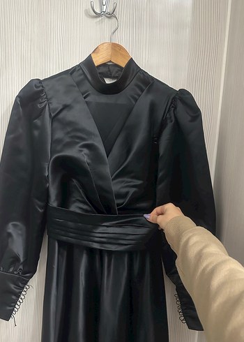 Saten Siyah Uzun kapalı abiye - Görsel 3