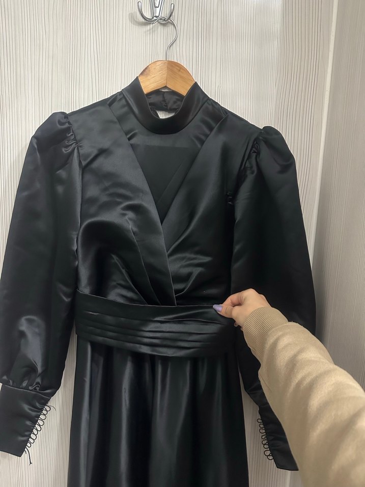 Saten Siyah Uzun kapalı abiye - Görsel 3