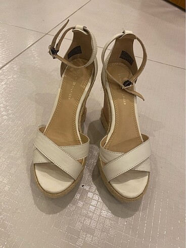 Tommy Hilfiger Dolgu topuk sandalet