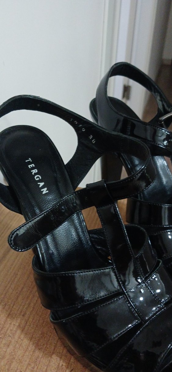 Tergan Siyah Parlak Platform Topuklu Kadın Sandalet - Görsel 2