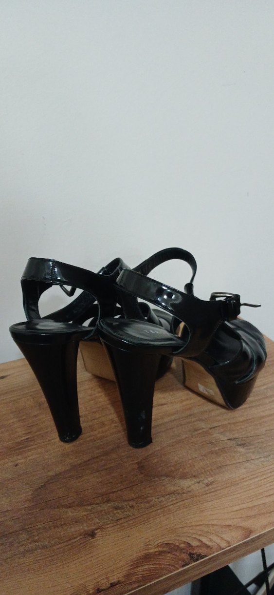 Tergan Siyah Parlak Platform Topuklu Kadın Sandalet - Görsel 4