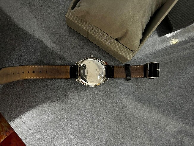 Guess Guess saat