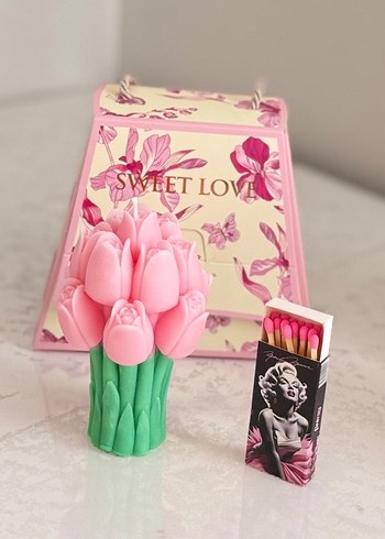  Beden pembe Renk Pembe Lale Tasarımlı Mum ve Kutusu