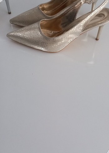 Diğer Bej Parlak Yılan Desenli Stiletto Topuklu Ayakkabı
