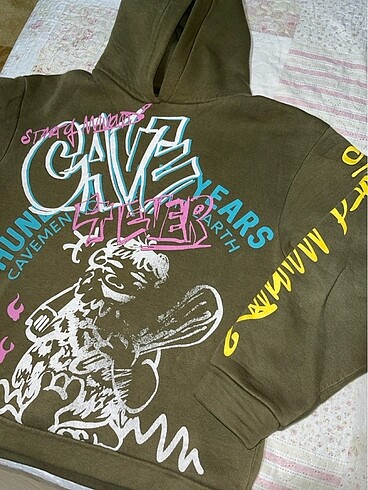 Sweatshirt