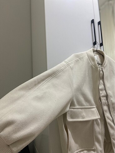 m Beden beyaz Renk Bershka Bomber ceket