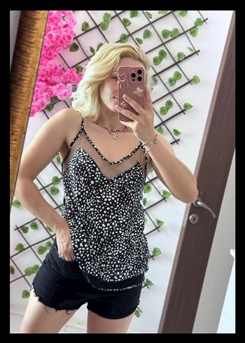 Siyah Dantel Detaylı V Yakalı Kadın Atlet - Görsel 2