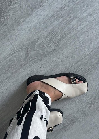 37 Beden Tokalı Beyaz Platform Kadın Terlik