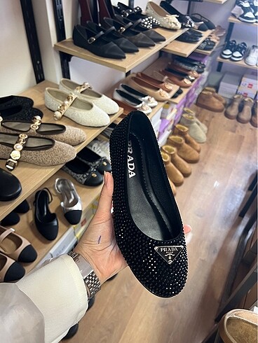 Prada taşlı babet