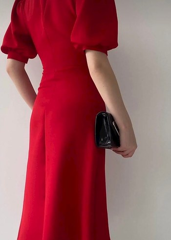 Klasik Kırmızı Düğmeli Midi Elbise - Görsel 3
