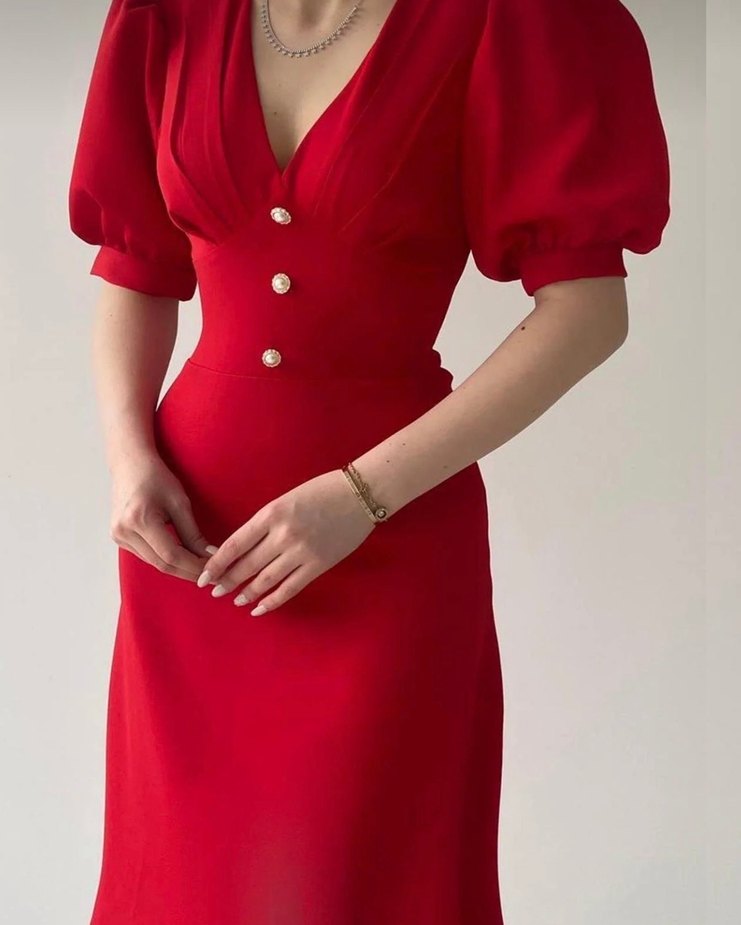 Klasik Kırmızı Düğmeli Midi Elbise - Görsel 2