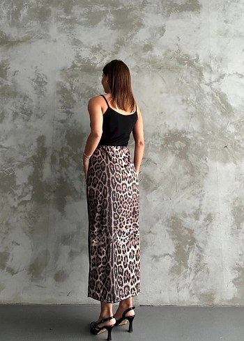 Leopar Desenli V Yaka Uzun Elbise - Görsel 2