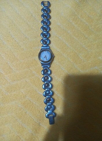 Swatch bayan saat 
