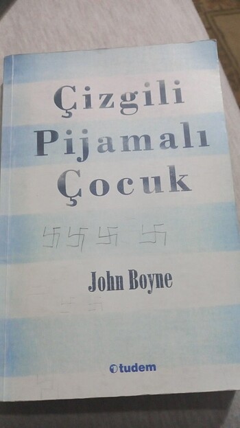 Çizgili pijamali cocuk John boyne