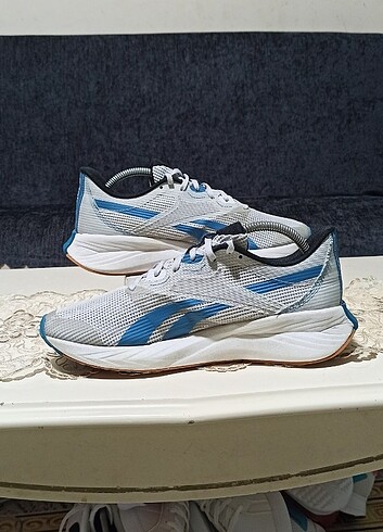 42.5 Beden gri Renk Reebok orjinal 