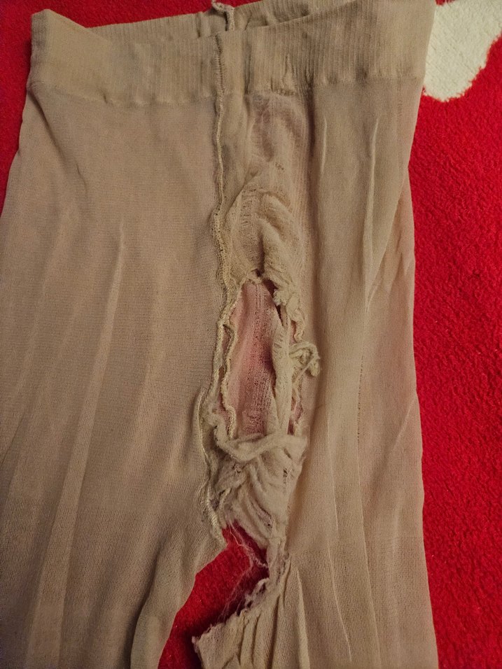 Kedili Desenli Kullanılmış kokulu Yırtık Külotlu Çorap - Görsel 2